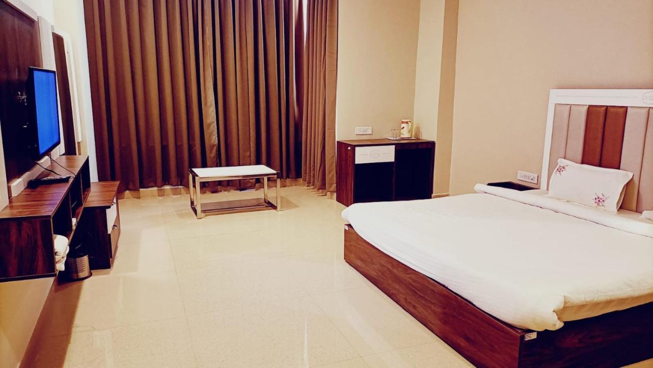 Hotel Emperor Paradise Bilaspur  Exterior photo