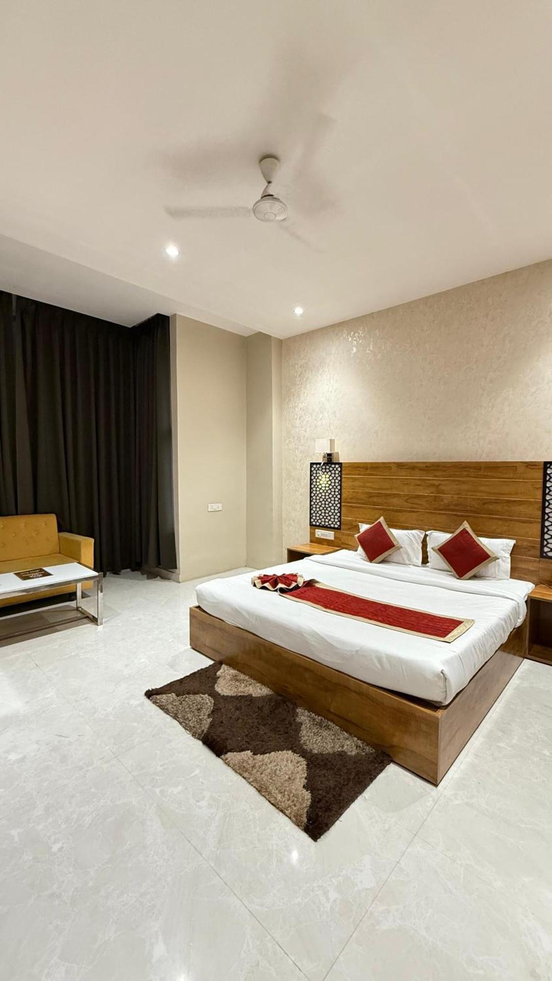 Hotel Emperor Paradise Bilaspur  Exterior photo